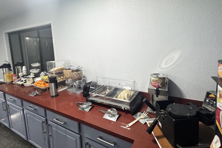 Breakfast/Coffee Service 25 of 27