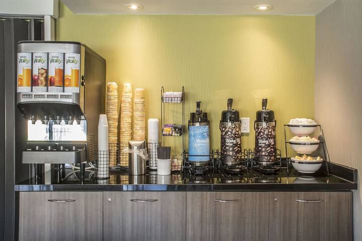 Breakfast/Coffee Service 32 of 37