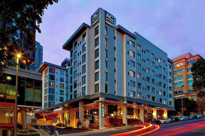 AC Hotel by Marriott Seattle Bellevue / Downtown