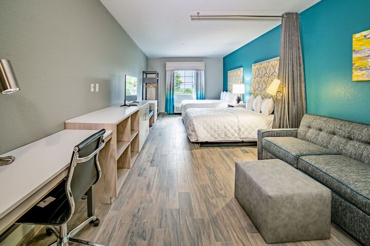 Room 13 of 16