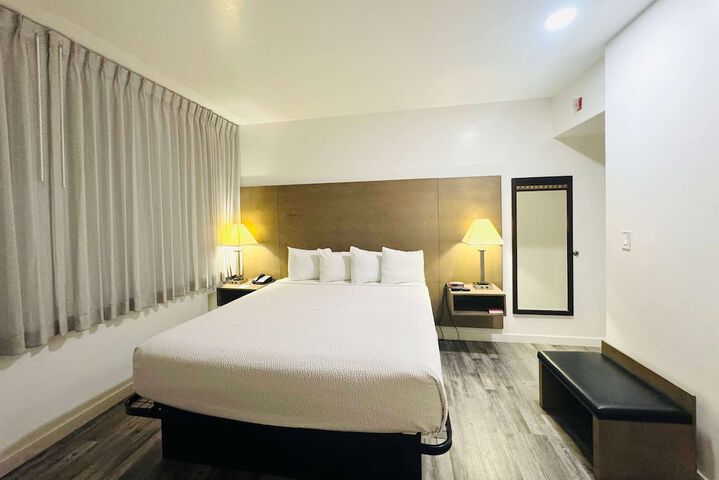 Room 70 of 92
