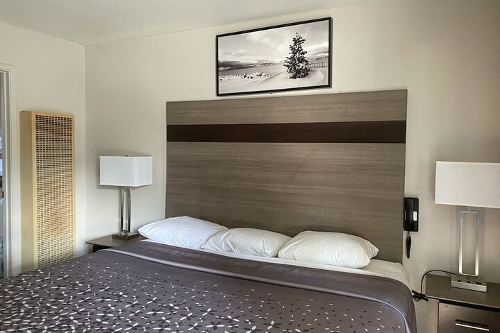 Room 45 of 76
