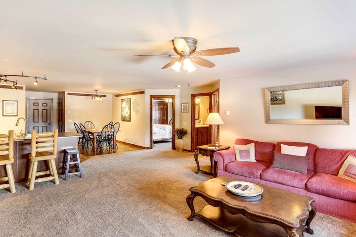 Centrally-located Deadwood Apt w / Mountain Views!
