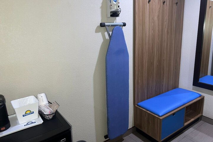 Room 13 of 39