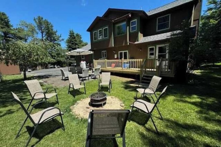 The Wooden Nest by Avantstay Deck Big Yard w / Hammocks & Fire Pit