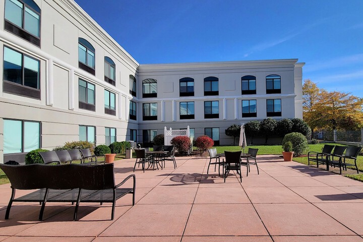 Hotel Exterior 88 of 90