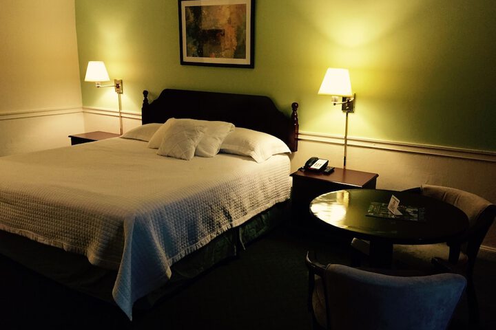 Chateaubleau Hotel
