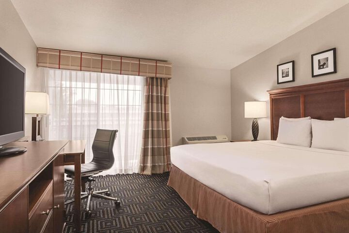 Country Inn & Suites by Radisson Woodbury, MN
