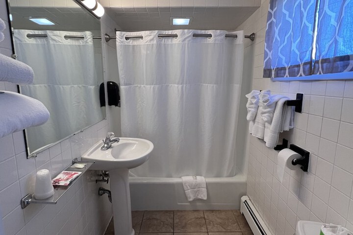 Room 12 of 18