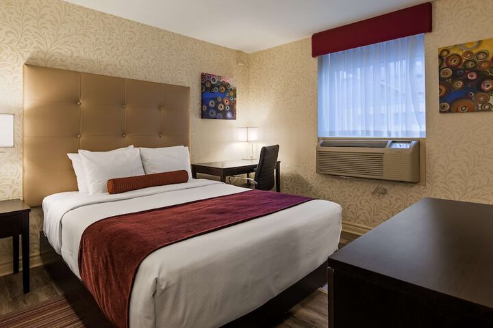 Room 10 of 37