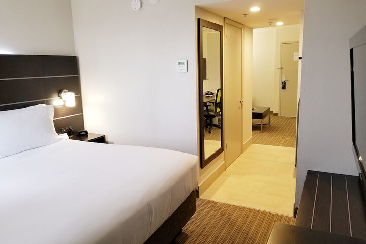 Holiday Inn Express & Suites Miami - Hialeah by IHG