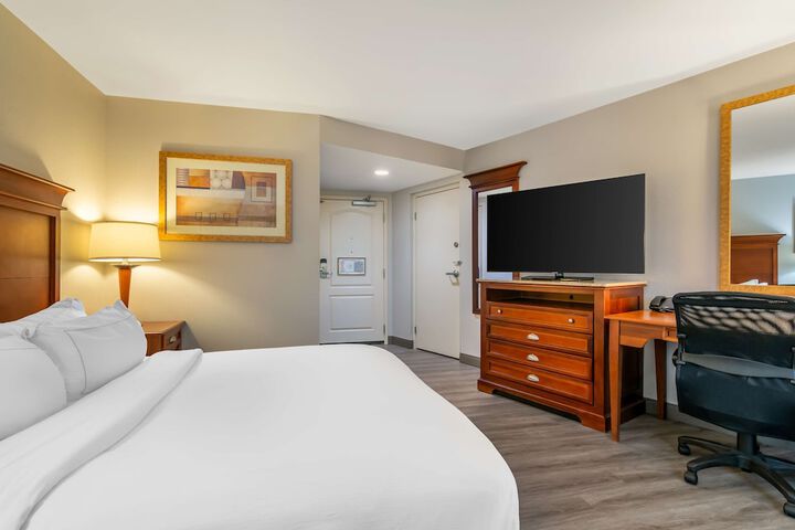 Room 17 of 33