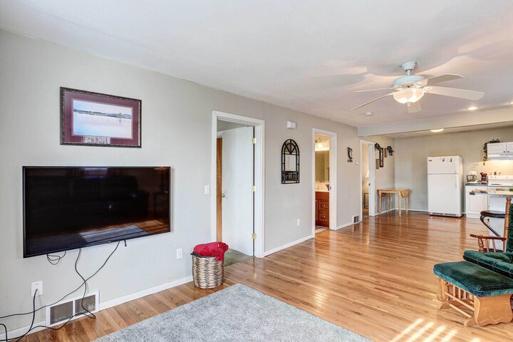 Pierre Vacation Rental w / Grill & Fenced Yard