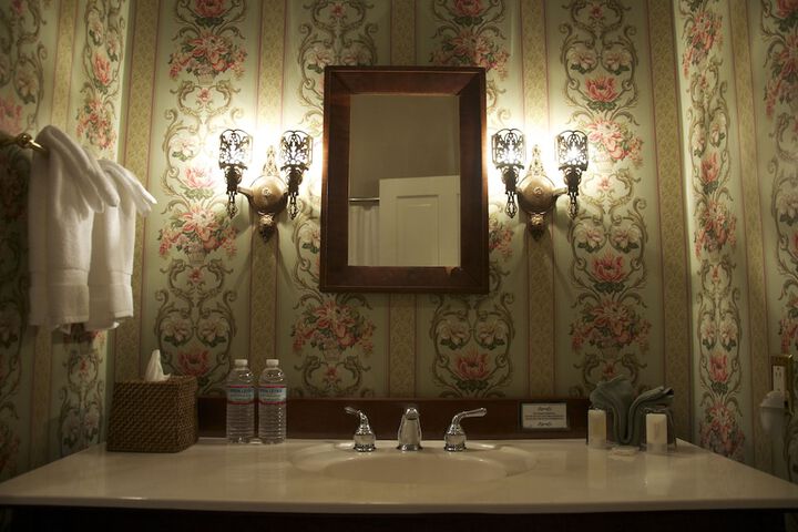 Room 115 of 151