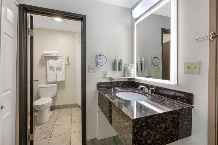 Best Western Airport Albuquerque InnSuites Hotel & Suites