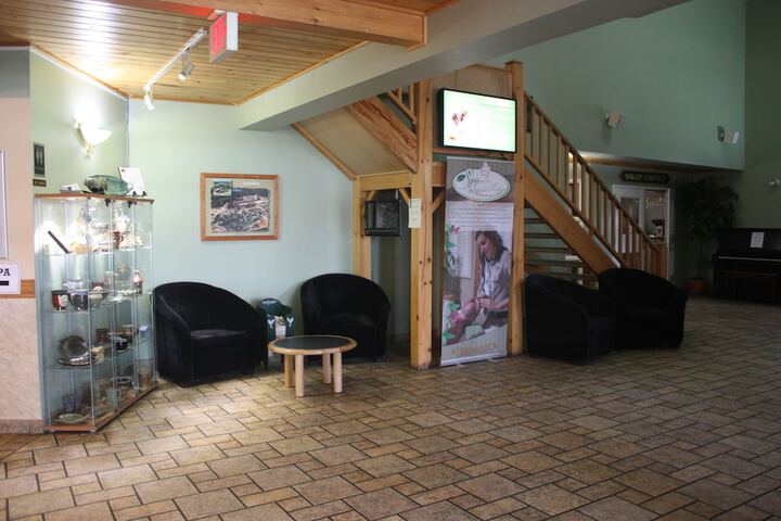Hotel 2 of 125
