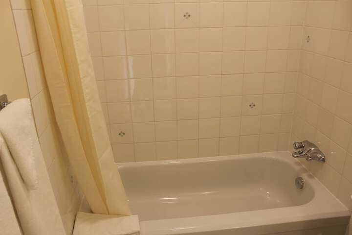 Room 9 of 28