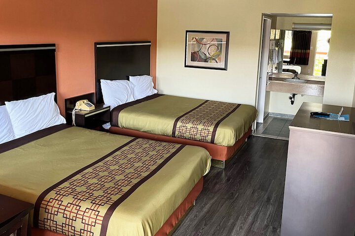 Room 15 of 28