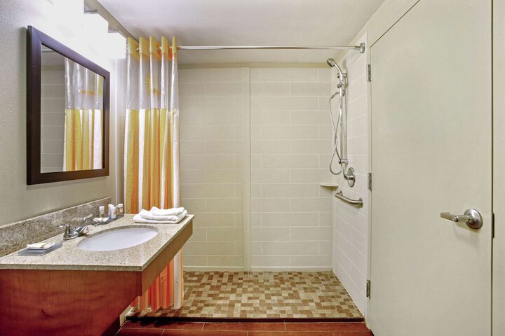 Room 28 of 41