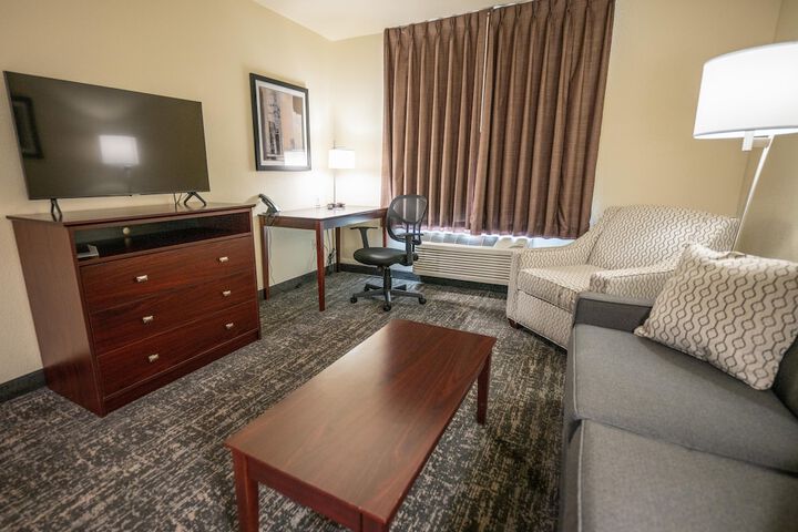 Cobblestone Hotel & Suites - Lamar