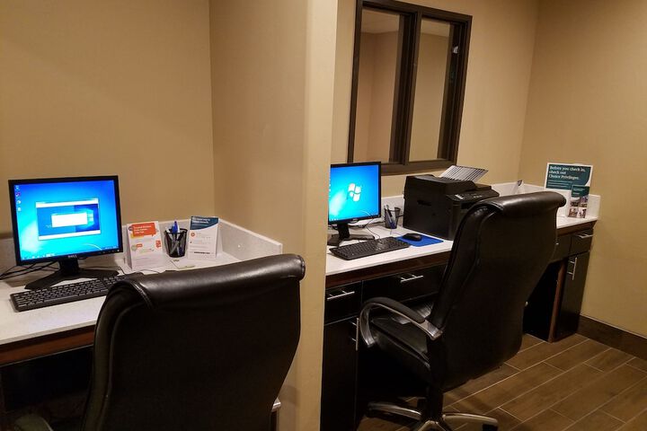 Business Center 59 of 60