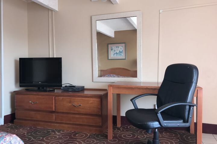 Room 8 of 16