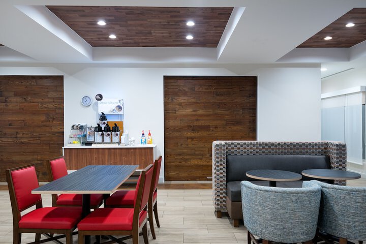 Holiday Inn Express & Suites Florence I-95 & I-20 Civic Center by IHG