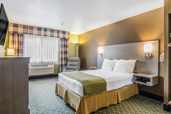 GuestHouse Inn & Suites Hotel Poulsbo