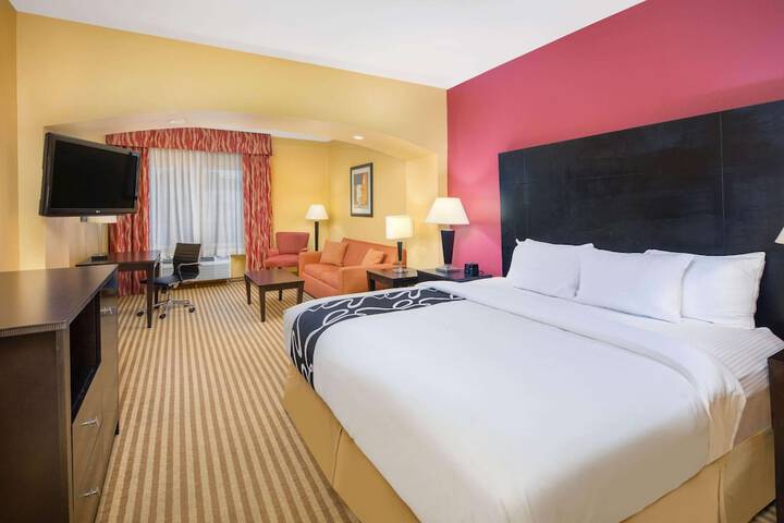 La Quinta Inn & Suites by Wyndham Atlanta-Union City