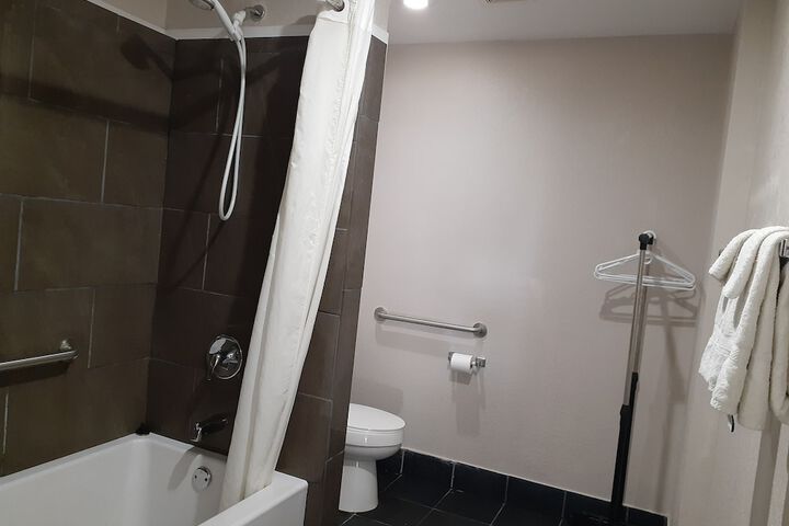 Room 6 of 35