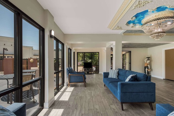Econo Lodge Inn & Suites Diamondhead