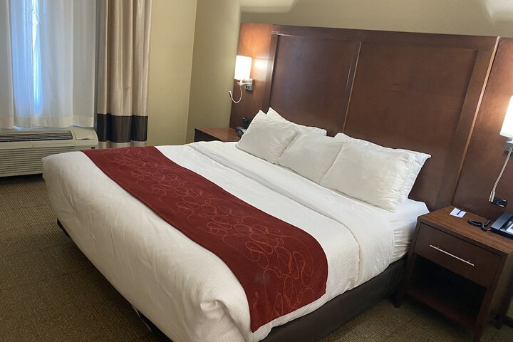 Room 33 of 47
