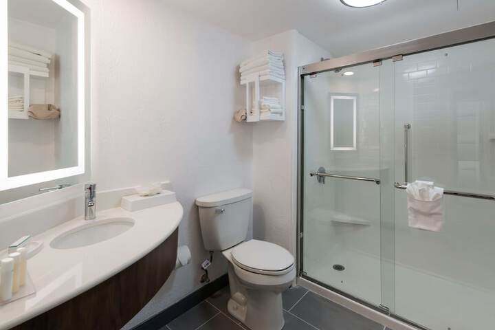 Hampton Inn & Suites Chicago / Hoffman Estates