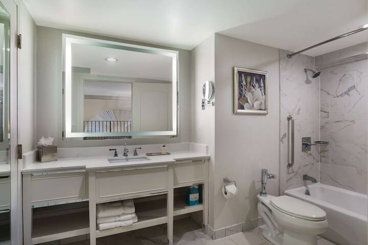 Room 32 of 79