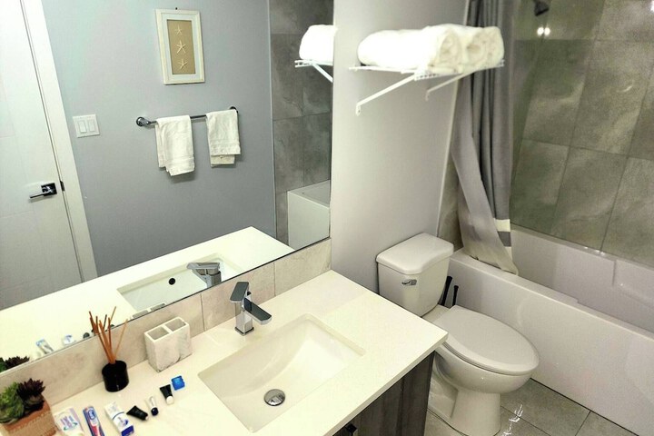 Luxurious Home Away From Home With Aircon