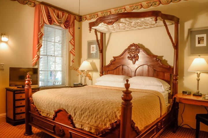 Room 72 of 147