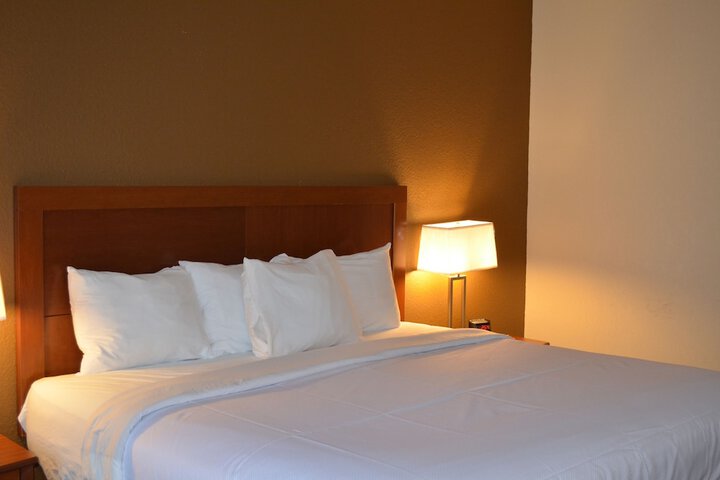 Room 9 of 28