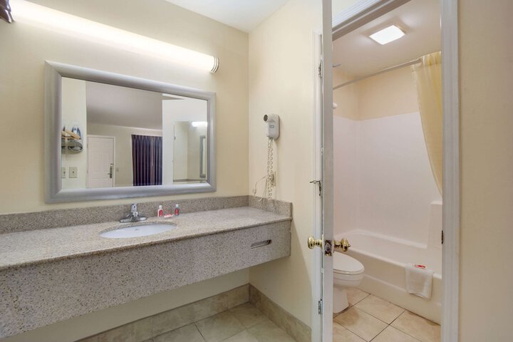 Room 16 of 18