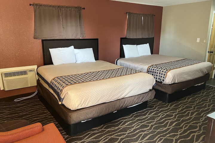 Westbridge Inn & Suites