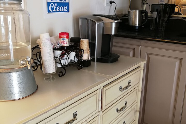 Breakfast/Coffee Service 10 of 14