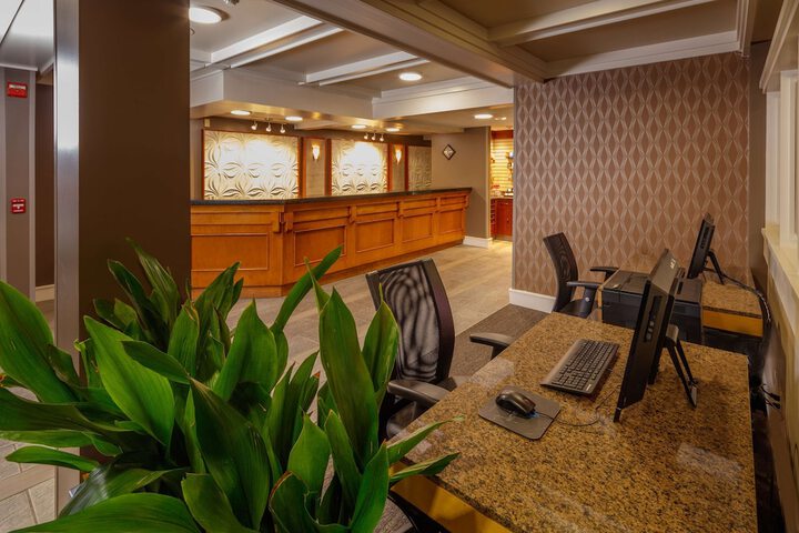 Business Center 37 of 39