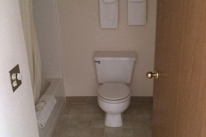 Room 10 of 13