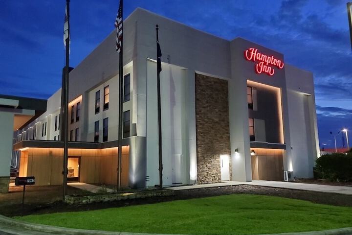 Hotel 2 of 64