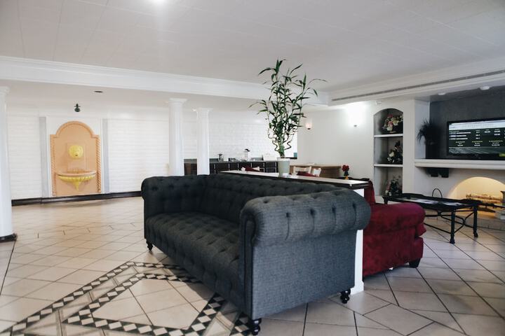 Hotel Interior 4 of 38
