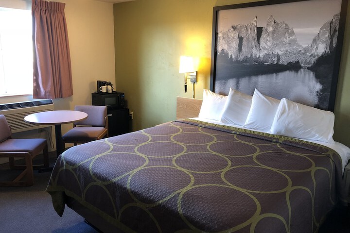 Room 22 of 28