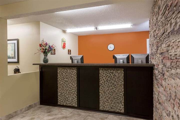 Western Inn & Suites