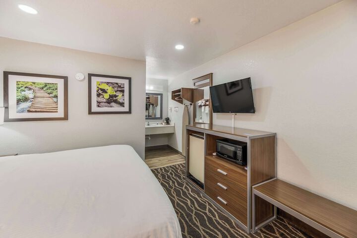Room 13 of 34