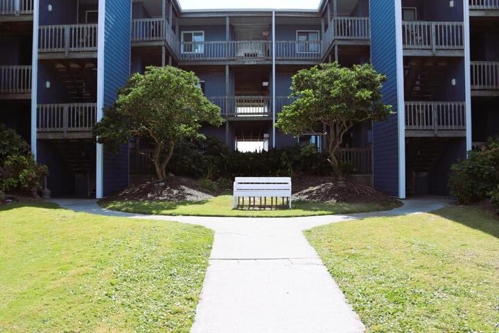 Beachfront Newly Renovated at Aqua Vista