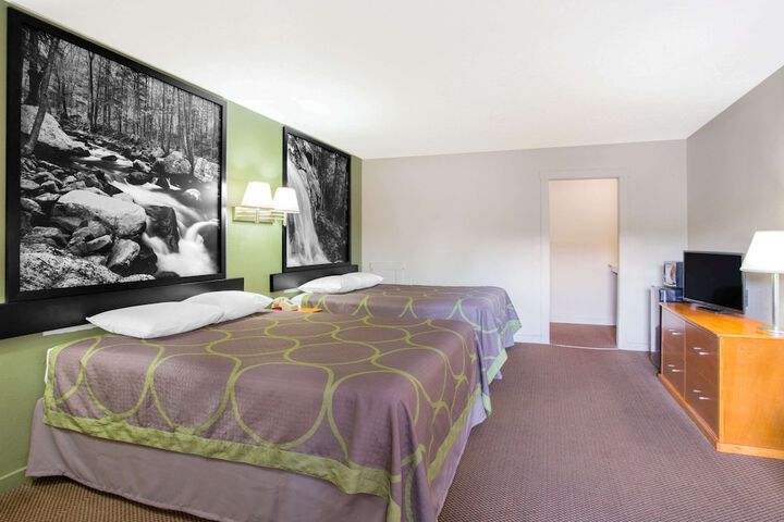 Room 32 of 48