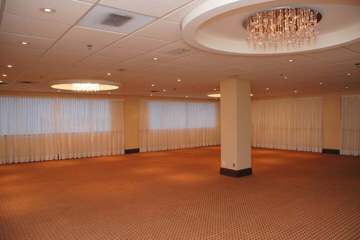 Ballroom/Hall 21 of 25